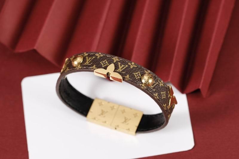 LV Bracelets 102